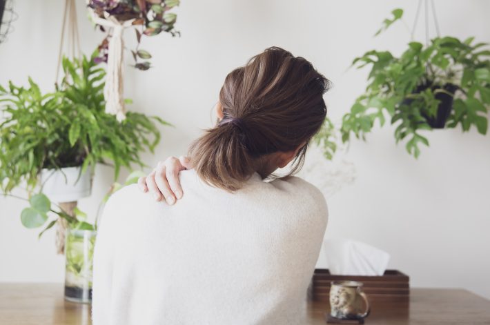 肩こりを改善する簡単トレーニング、500mlペットボトルを準備しよう