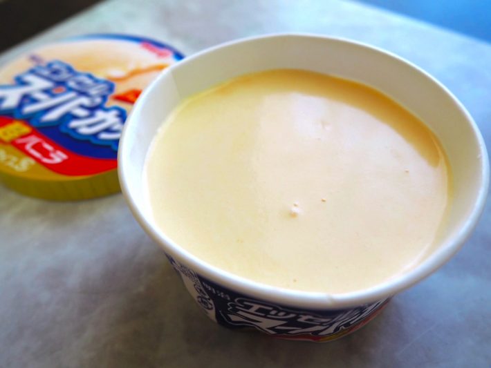 スーパーカップ容器に戻して電子レンジで加熱