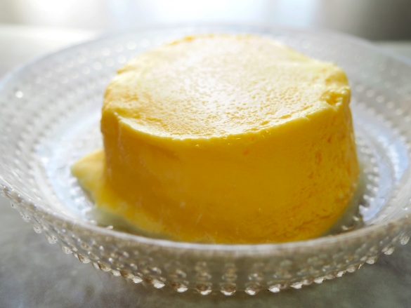 スプーンを刺すと、押し返してくるような弾力