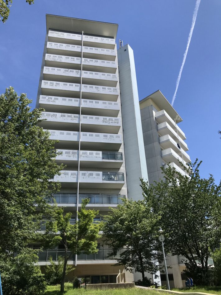 今井ニュータウン⑪（ニュータウン内には高層マンションもあった）