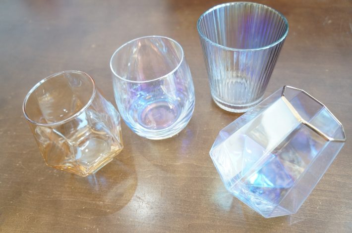 さまざまなお店で見かけるようになった「オーロラグラス」