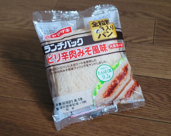 「ピリ辛肉みそ風味　大豆ミート」（税込172円）