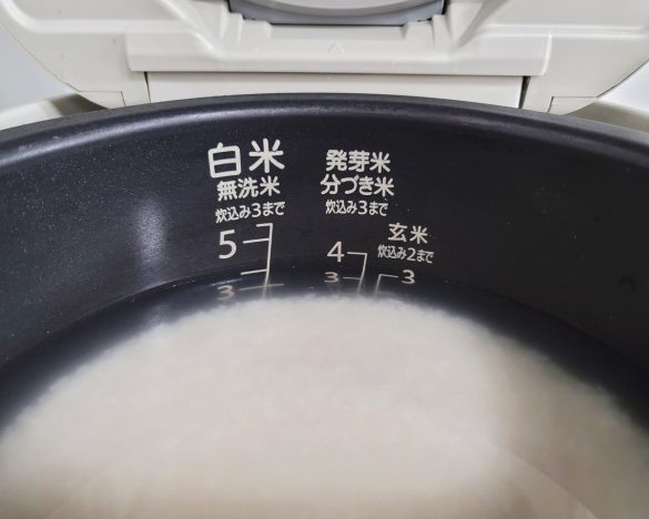 目盛りよりやや少なめ=1合(180ml)につき10ml少なくする