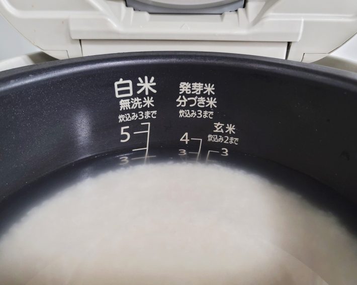 目盛りよりやや少なめ＝1合（180ml）につき10ml少なくする