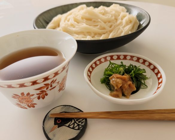 そうめんが永遠に食べられると話題の木村拓哉流「梅タレそうめん」※実際のレシピでははちみつ梅わさびと薬味(あさつき・しそ)がめんつゆに入っています