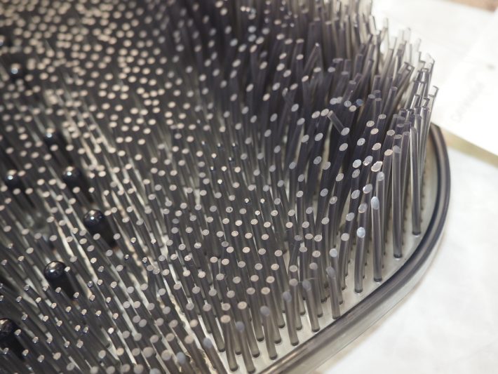 塩化ビニル樹脂素材の柔らかいフットブラシ。