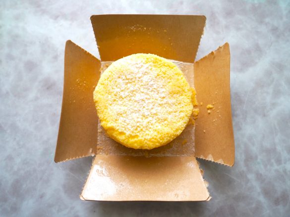 点線にそって簡単に箱を広げられます。写真2