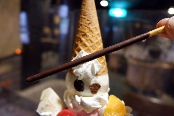 珈琲屋OB・保木間店の特大クリームソーダ×パフェ