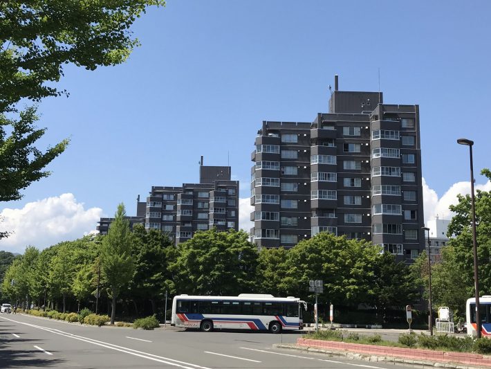 真駒内団地②（とても半世紀前の建物には思えない）