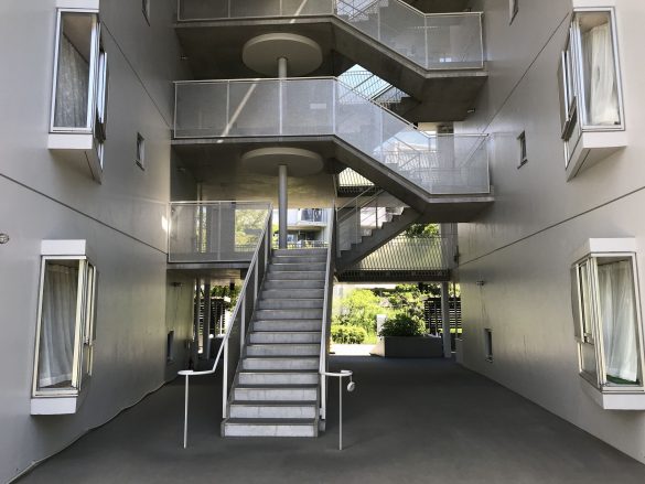 今井ニュータウン⑭（建物内部もスタイリッシュだ）