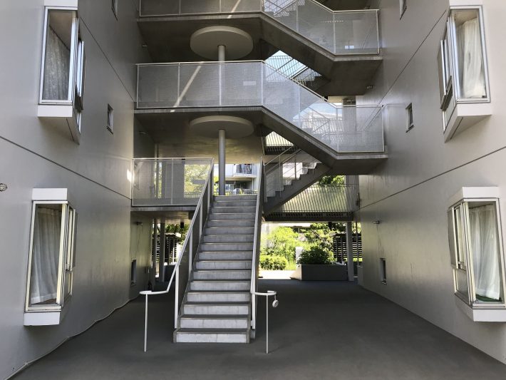 今井ニュータウン⑭（建物内部もスタイリッシュだ）