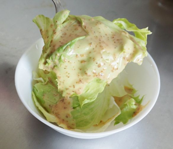 他社コンビニよりもずば抜けて色が白いファミマのごまドレ