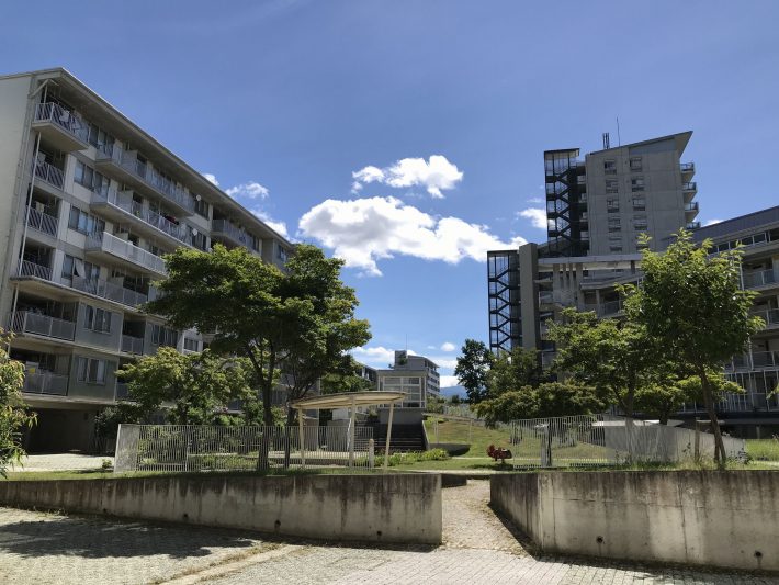 今井ニュータウン④（敷地内は緑がとても多い）