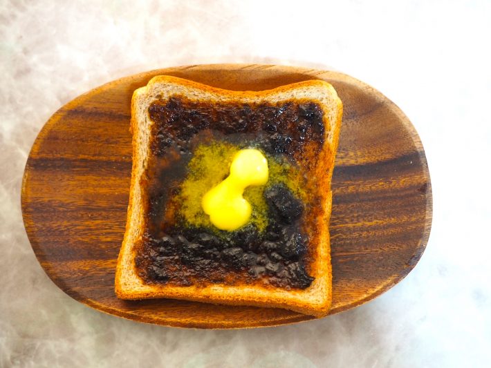 食パンの周りにこんがり焼き色がついたら完成！