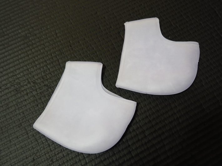 「シリコーンかかとパック/厚手・2枚組」（税抜100円）中身