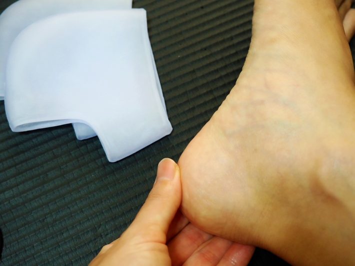 ダイソー「シリコーンかかとパック」