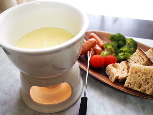 チーズフォンデュの準備完了。