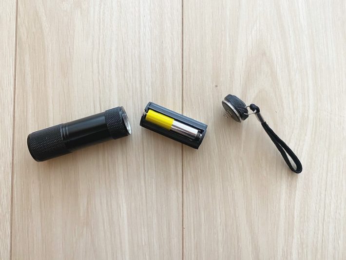 セリア「LEDネイルライト」