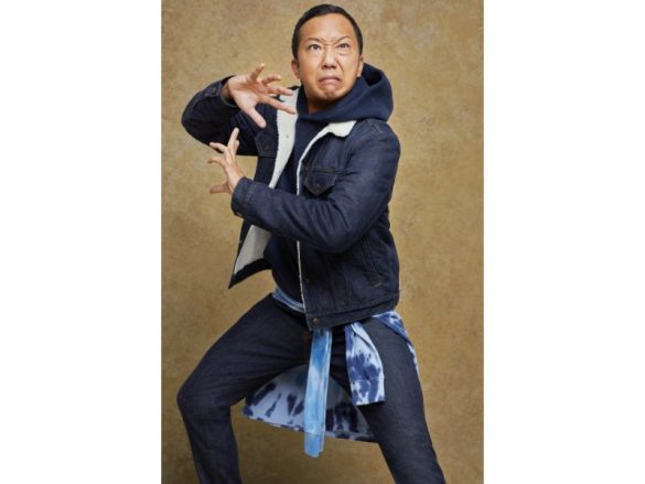 市川猿之助は「カーボナイズド フリース プルオーバーパーカー」のブルーを着用