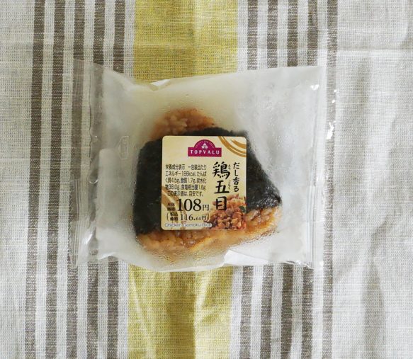 イオン(トップバリュ)「直巻きおにぎり だし香る鶏五目」(税込117円)