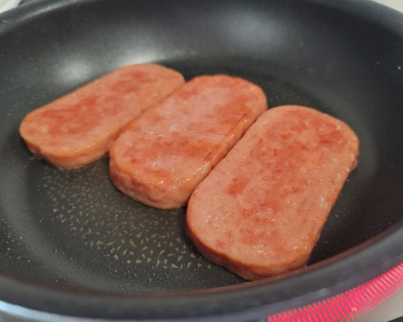 1缶で6個のSPAMむすびが作れる