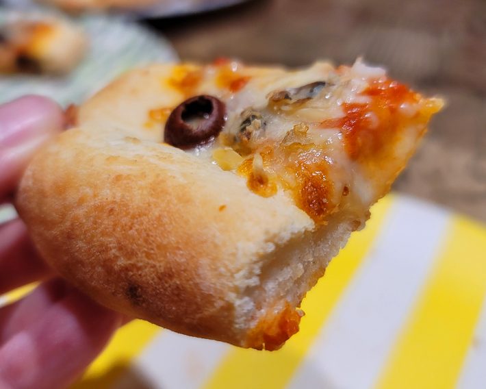 ピザ生地のカリッと感やモチモチ感は十分に堪能できる