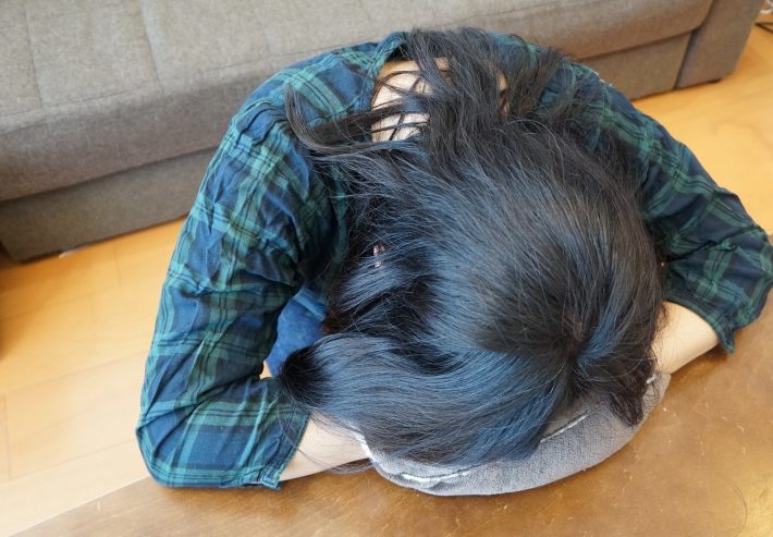 手を入れるとちょっとした枕に！