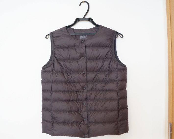 無印良品「軽量ポケッタブルダウンベスト」（税込2990円）