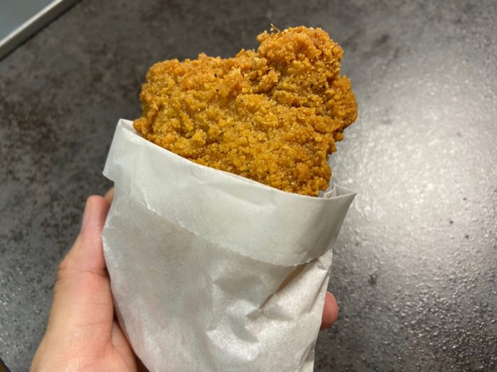 揚げたてのファミチキ