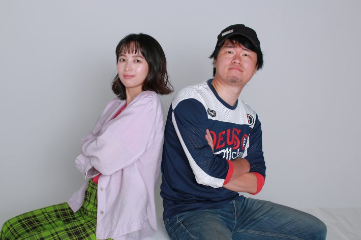 （左）清野菜名、（右）中元雄監督