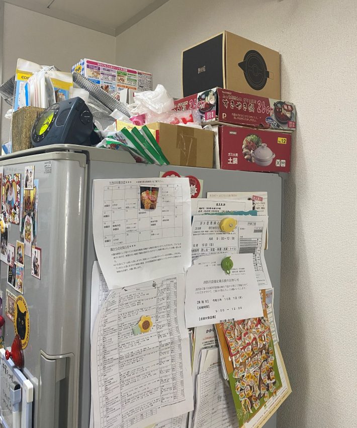 ×冷蔵庫の上の鍋