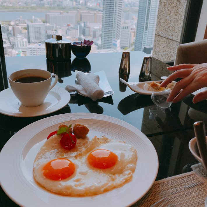 見るからに高そうな目玉焼き（明日美さん撮影）