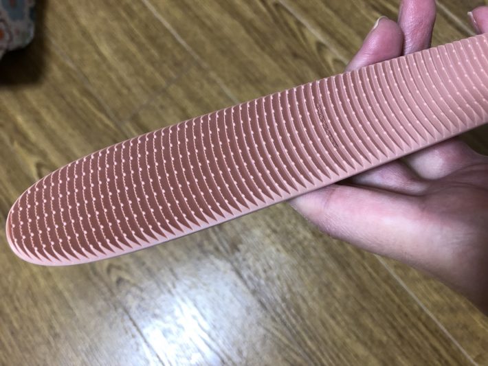 猫の舌みたいなザラザラとした感触