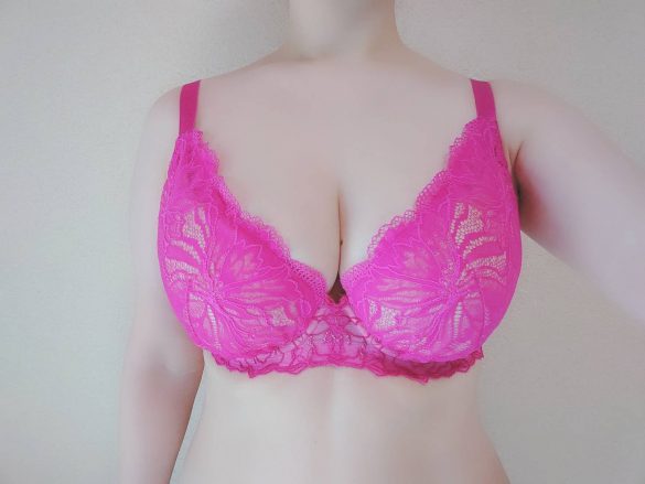 コンパクトに見えるブラジャー