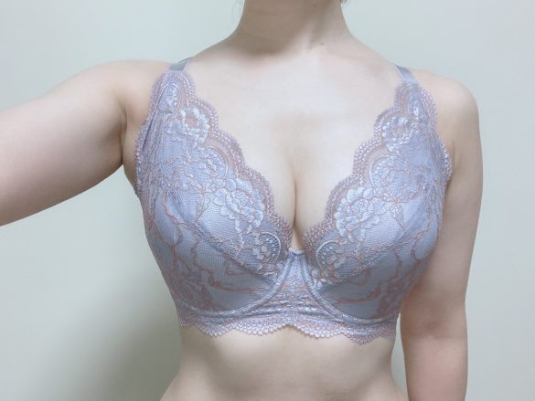 コンパクトに見えるブラジャー