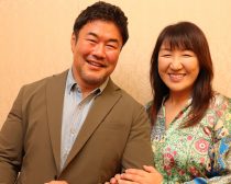 佐々木健介＆北斗晶、結婚20周年でお姫様だっこ！映画「夫婦フーフー日記」イベント1 #Kensuke Sasaki and Akira Hokuto  #event - YouTube