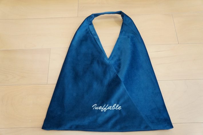 ベロア調三角トートバッグ（税込330円）