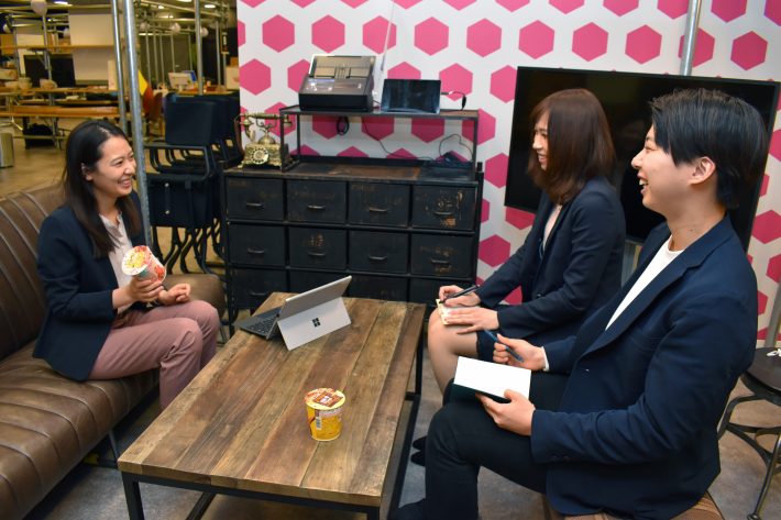 商品開発のミーティングは真剣ながらも、とっても楽しそう