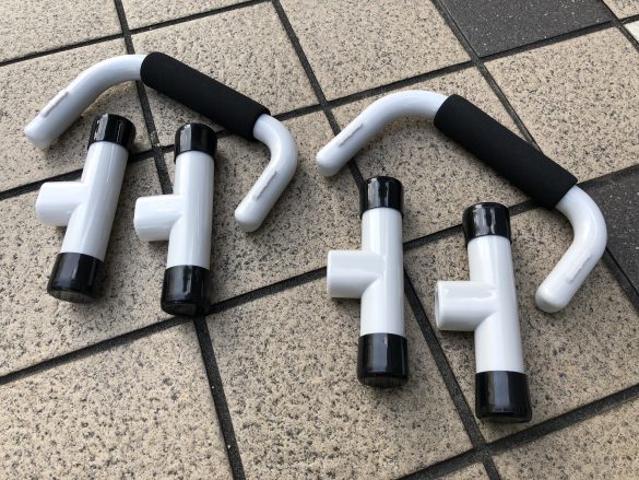 グリップ部分が2つ、足部分が4つ