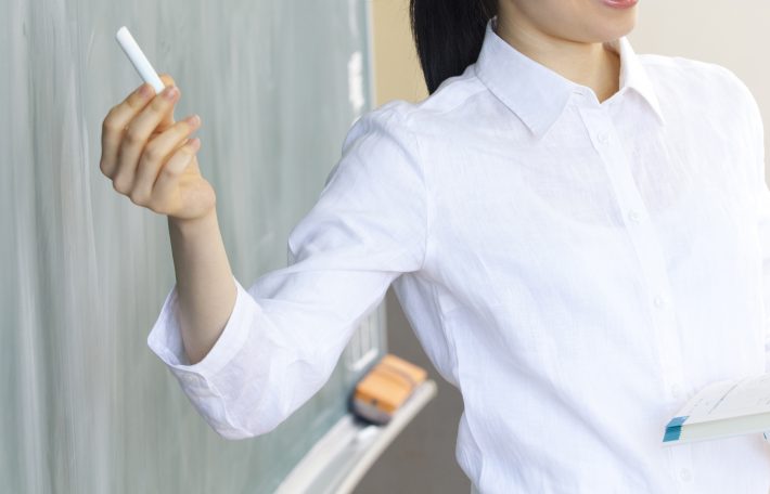 あだ名が「吊り目ごぼう」の化学の女教師