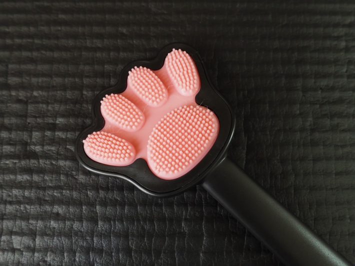 ブラシ部分は柔らかいシリコン