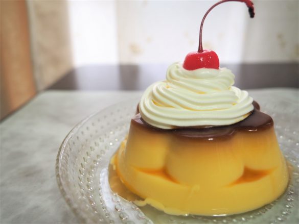 頂上にさくらんぼをのせて完成!