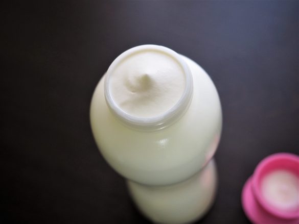 容器いっぱいにクリームが!