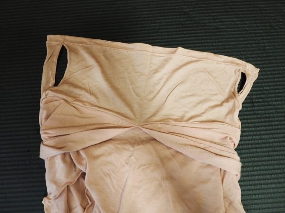 口元はシルク100%。