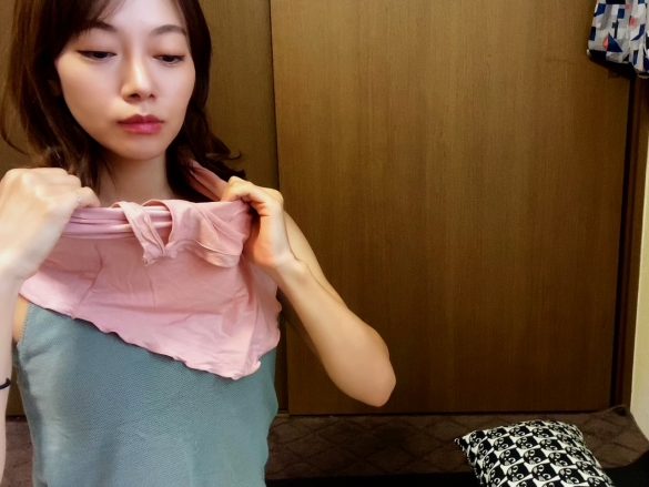 頭をスポッと通します