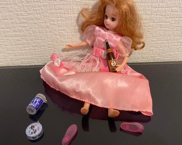 友人の結婚式の二次会後に荒れるリカちゃんごっこ