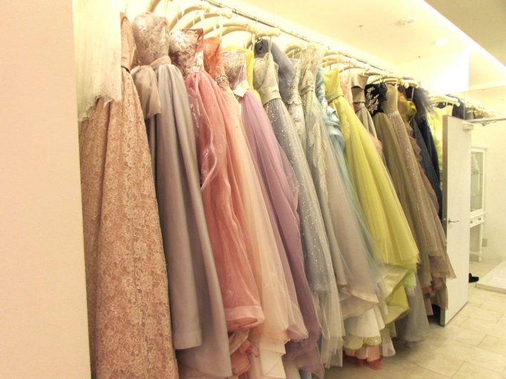 カラードレスも豊富にあります。