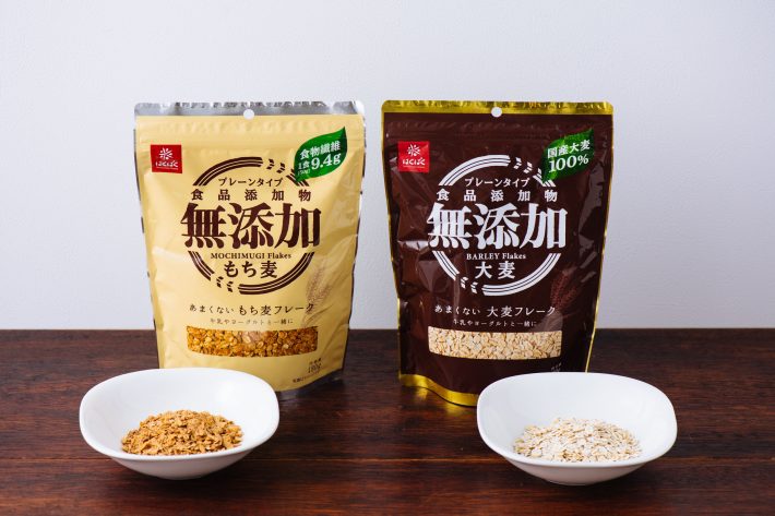 「あまくないもち麦フレーク」と「あまくない大麦フレーク」