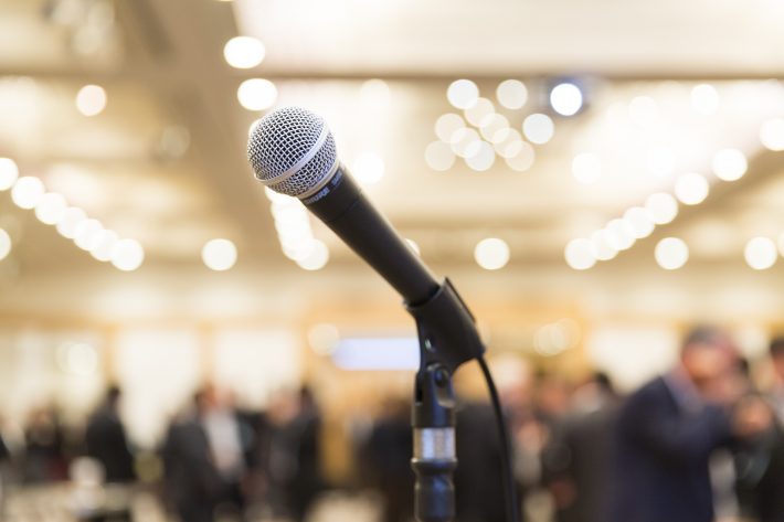 歌詞の一部を新婦の名前に変えて歌うことに