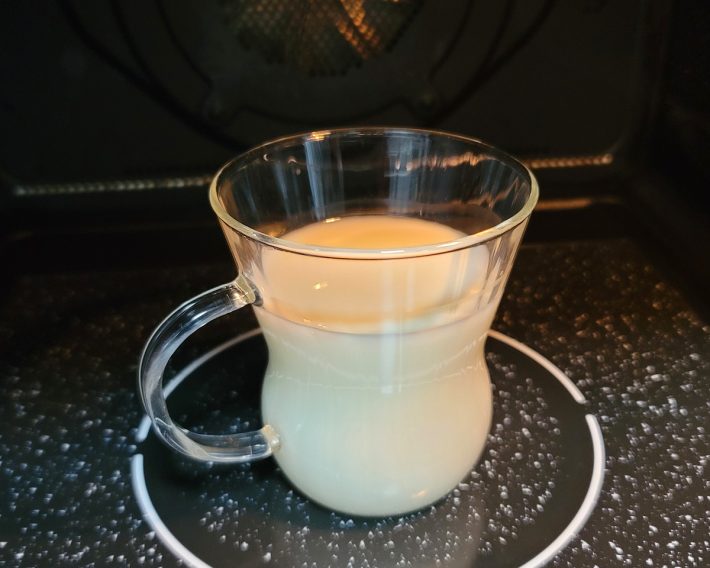 600Wで1分加熱してみました。少し温度が落ち着いたホットドリンクの温かさ